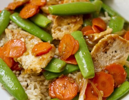 1297-chicken-stir-fry-with-sugar-snap-peas-and-carrots-1441663809