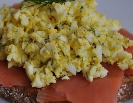 1926-smoked-salmon-and-egg-tartines