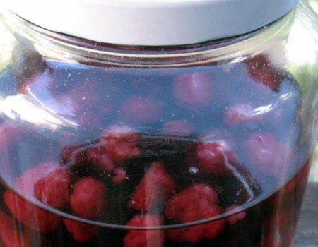 2136-raspberry-liqueur