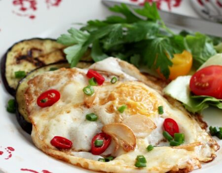2464-spicy-fried-egg-with-aubergine