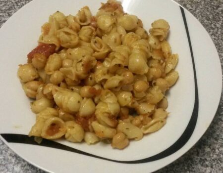 Mediterranean-chickpea-pasta