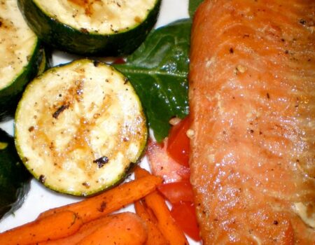 1153-grilled-salmon-zucchini-and-carrots-1445099009